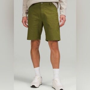 Lululemon Commission Men’s Short Classic 9” LM7AUES  Mens Size 31 Waist Green